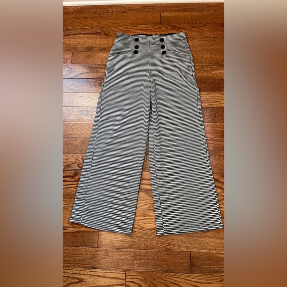 Max Studio Pants - Max Studio London Ponte’- Sailor Houndstooth  Black/Cream Wide Leg Pants Sz L